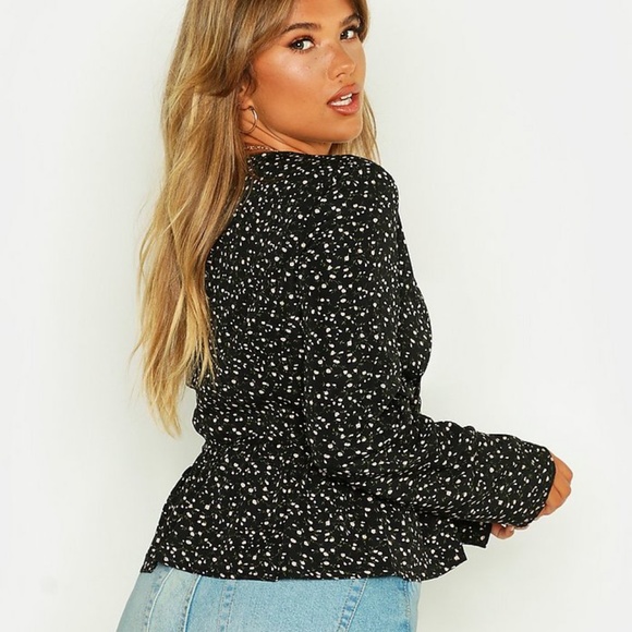 BOGO Boohoo Ditsy Floral Tie Front Black - Picture 2 of 5